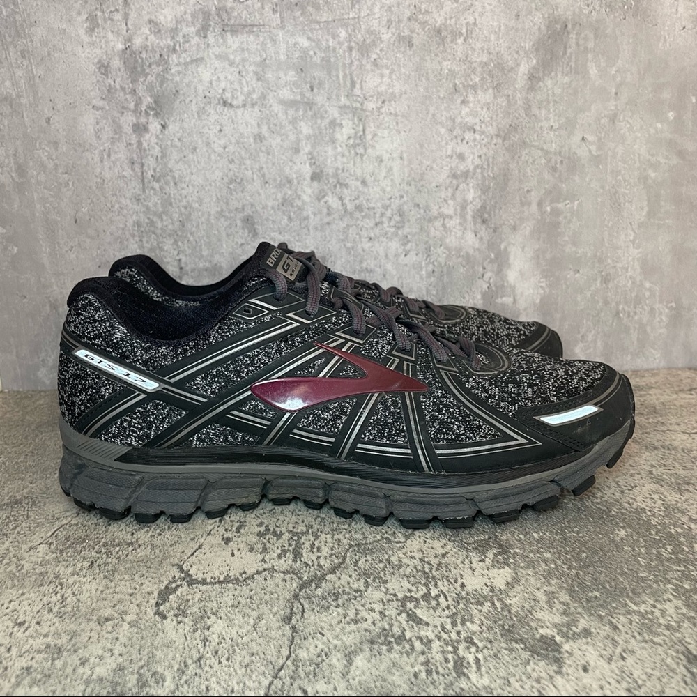 Brooks GTS 17 Running Sneakers Mens sz 11.5